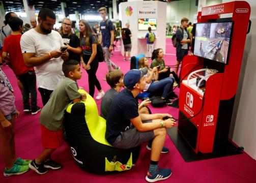 'Play anywhere' trend in vogue as Germany's Gamescom fair opens