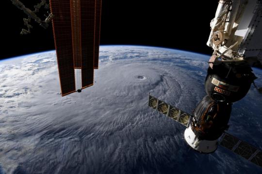 Hurricane Lane threatens direct hit on Hawaii, churns toward Oahu