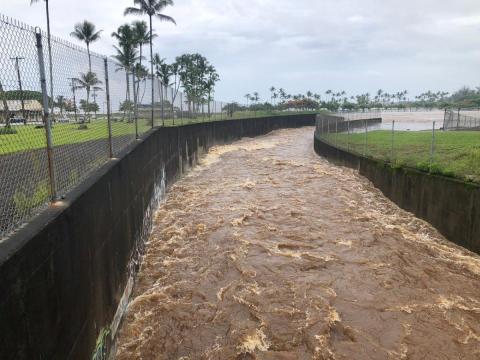 Hawaii soaked by rain, flooding as Hurricane Lane churns toward islands