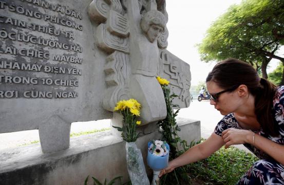 Flowers, tributes offered for McCain at Vietnam War crash site