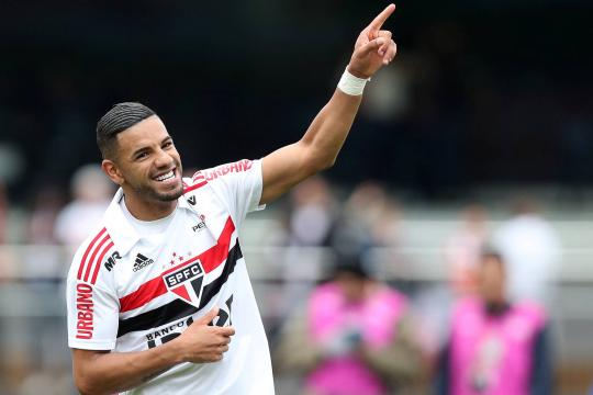 Com gol de Bruno Peres, São Paulo vence e se mantém no topo do Brasileiro