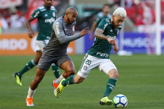 Palmeiras empata com Inter e ajuda São Paulo a abrir vantagem