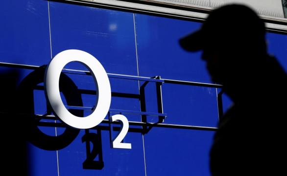 Britain's O2 allows customers to choose smartphone pay back terms