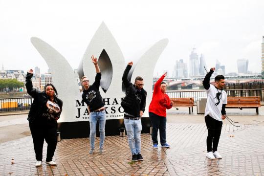 London fans pay tribute to Michael Jackson on 60th birthday