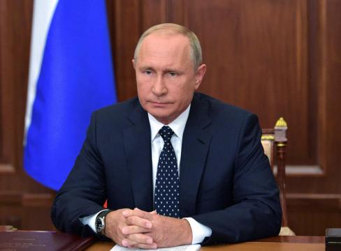 Russia's Putin offers women a better pensions deal after popularity hit