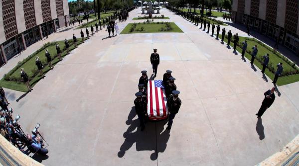 Thousands endure blazing Arizona heat to view Senator John McCain's casket