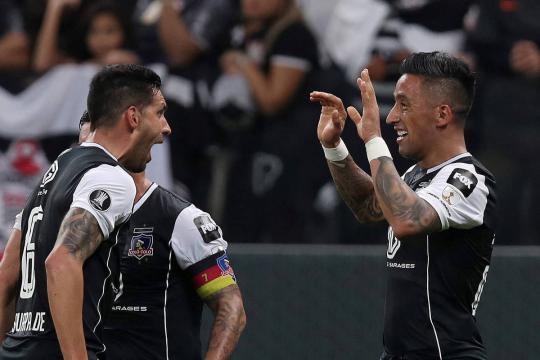 Corinthians vence, mas cai na Libertadores pela quarta vez seguida em casa