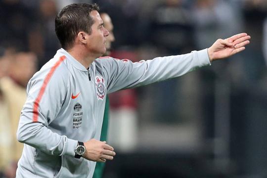 Mesmo com eliminação, presidente do Corinthians garante permanência do técnico