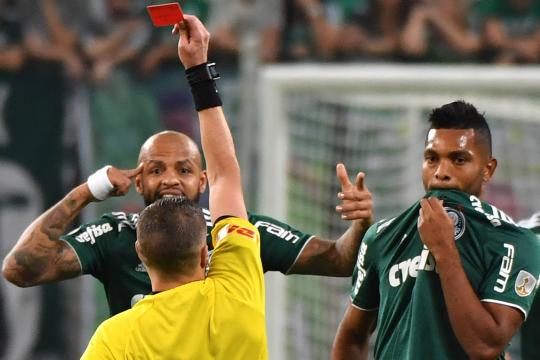 Elenco do Palmeiras defende Felipe Melo de expulsão aos 3 minutos