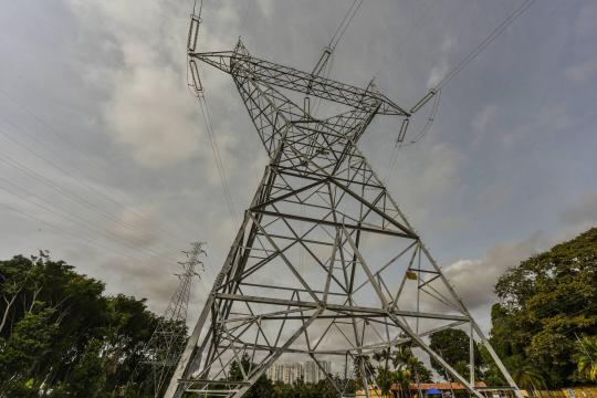 Privatização de distribuidoras pode aliviar dívida de setor elétrico