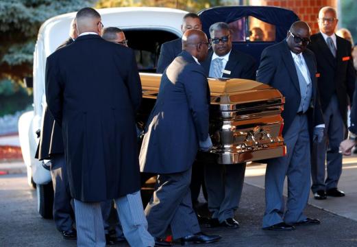Mourners gather to honor Aretha Franklin, Queen of Soul