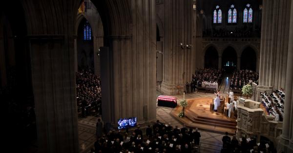 In McCain Memorial Service, Two Presidents Offer Tribute, and a Contrast to Trump