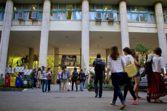 MEC e BNDES estudam criar linha de crédito para faculdades privadas