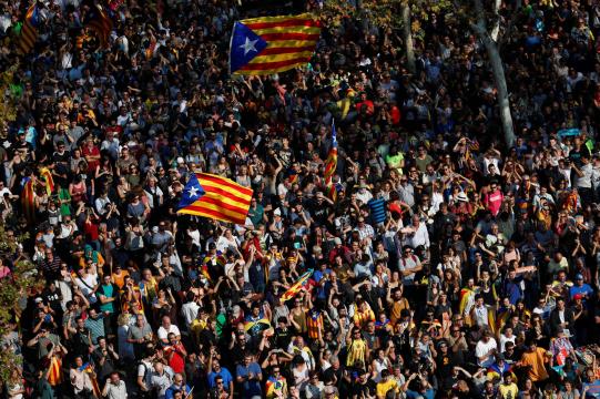 Premiê espanhol propõe referendo sobre maior autonomia para Catalunha