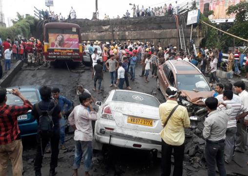 Flyover collapse kills one, injures 19 in Kolkata