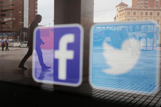 Facebook, Twitter face U.S. Congress over politics and the internet