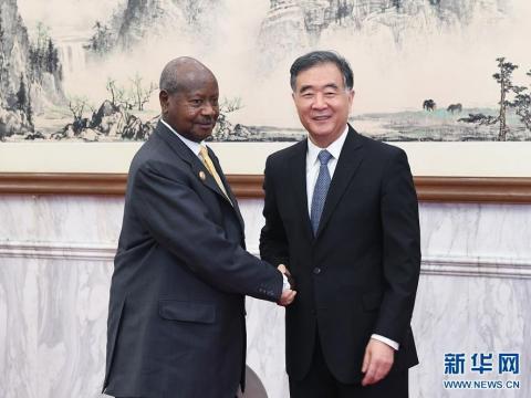 汪洋会见乌干达总统