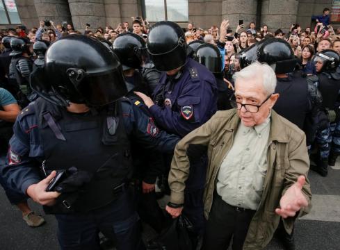Russian police detain hundreds protesting against pension reform