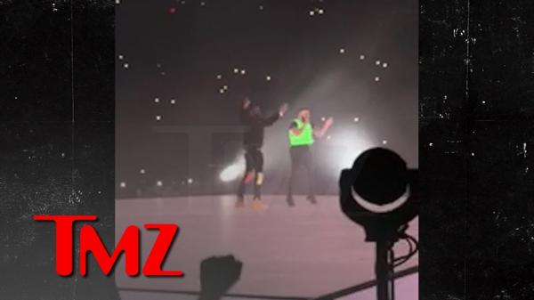 Meek Mill Performs at Drakes Show, Beef Squashed | TMZ