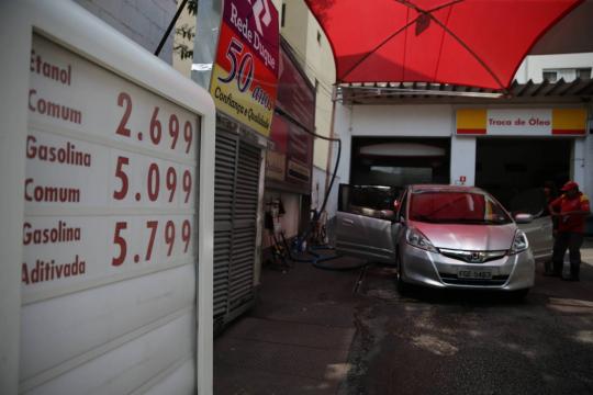 Gasolina já passa de R$ 5 em postos da cidade São Paulo