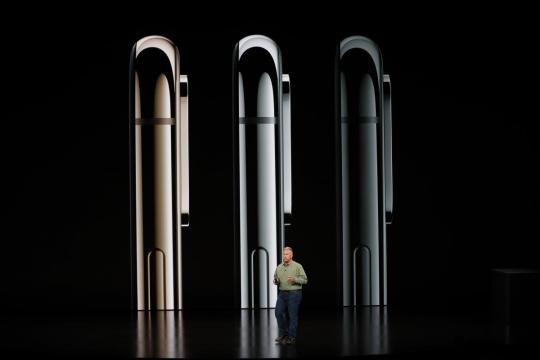 Apple to unveil new iPhones, bigger watches
