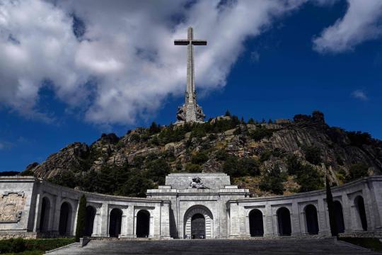 Parlamento espanhol aprova decreto para exumar Franco de seu mausoléu