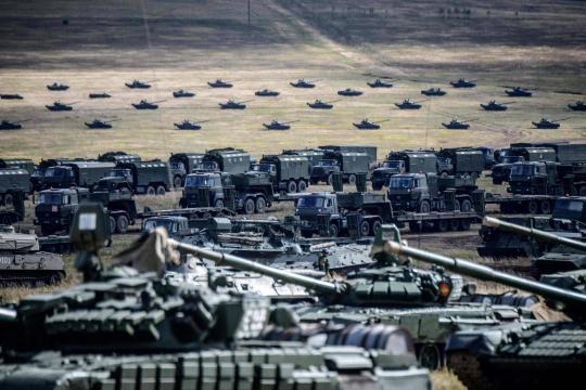 Putin promete reforçar forças em jogo de guerra, que tem escala questionada
