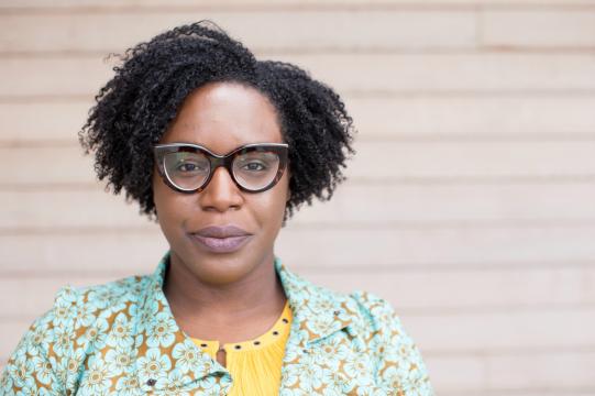 Autora de origem nigeriana estreia no Brasil com ficção afrofuturista