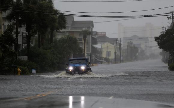 Hurricane hits Carolinas, governor warns 'it's going to get worse'