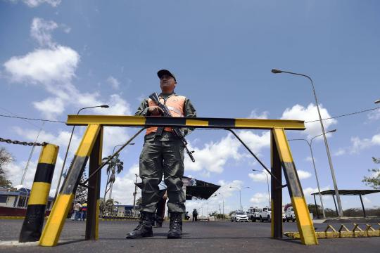 Três jornalistas estrangeiros são detidos por militares na Venezuela