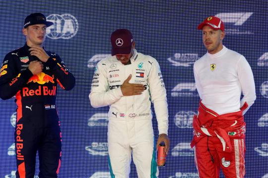 Lewis Hamilton larga na pole position no GP de Singapura