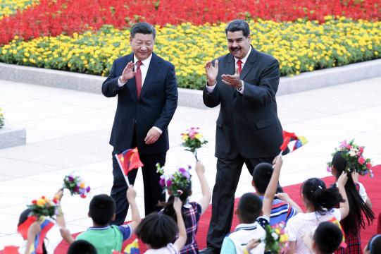 Maduro anuncia 'compromissos de financiamento' petroleiro com a China