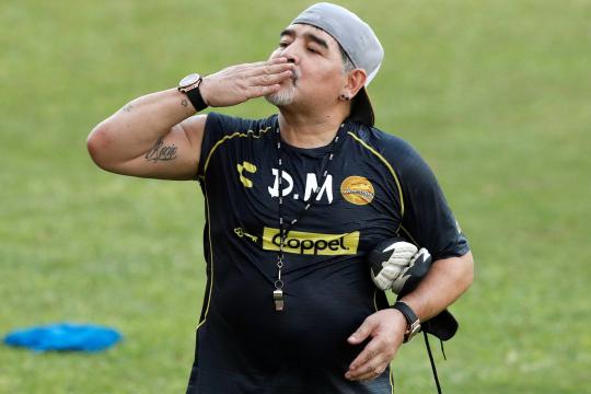 Maradona exigiu casa com piscina e voo fretado para trabalhar no México