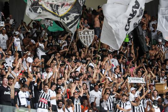 Atlético-MG pode ser punido por cantos homofóbicos em clássico