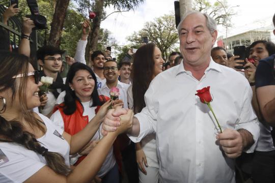 'Nem a pau, Juvenal', diz Ciro sobre apoio a Haddad no segundo turno