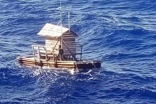 Jovem sobrevive 49 dias à deriva em mar aberto em cabana de pesca flutuante