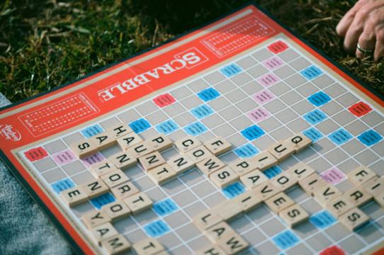 As English burns, Scrabble plays the fiddle adding 300 words like Bitcoin, botnet and emoji