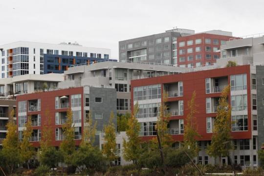 U.S. apartment vacancy rate edges higher in third quarter: Reis