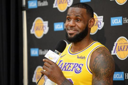 Presença de LeBron James nos Lakers ainda causa estranheza