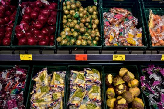 'No-deal' Brexit could cost food retail industry 9.3 billion pounds  - Barclays study