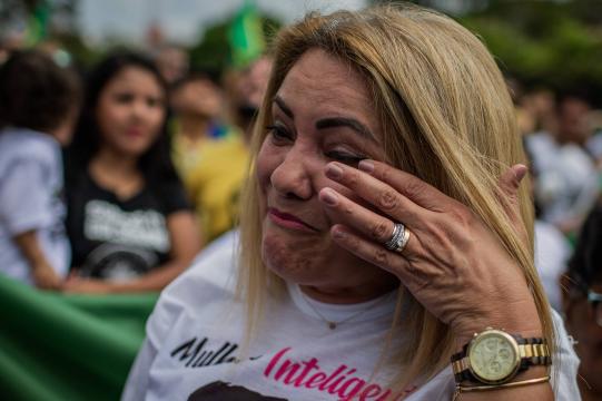 Brasileiros que conviveram com ex-mulher de Bolsonaro na Noruega confirmam que ela relatava ameaça