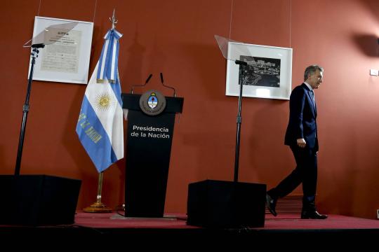 Macri anuncia que pobreza aumentou na Argentina e prevê 'meses difíceis'