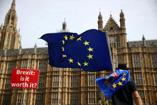 Britons would narrowly back remaining in the EU - poll of polls