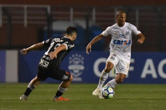 Santos e Vasco empatam no Pacaembu em jogo atrasado do Brasileiro