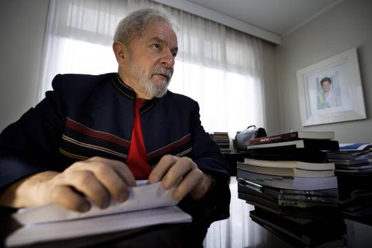 Fux proíbe Folha de entrevistar Lula e determina censura prévia