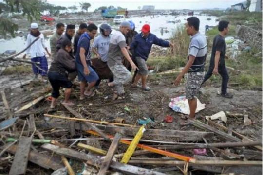 印尼强震海啸 384死540伤（视频）