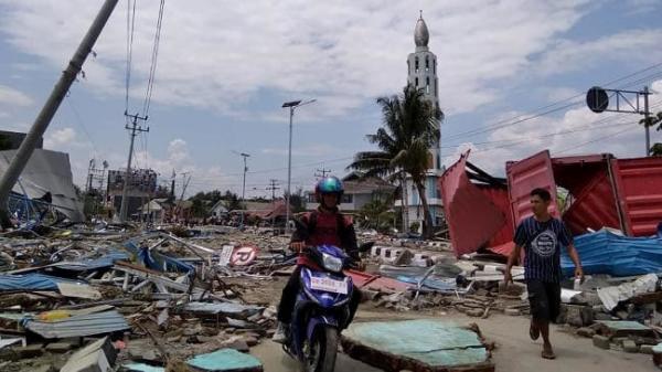 印尼海啸已致410人遇难 气象局过早解除警报引争议
