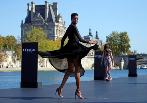 L'Oreal looks to make a splash on the Seine