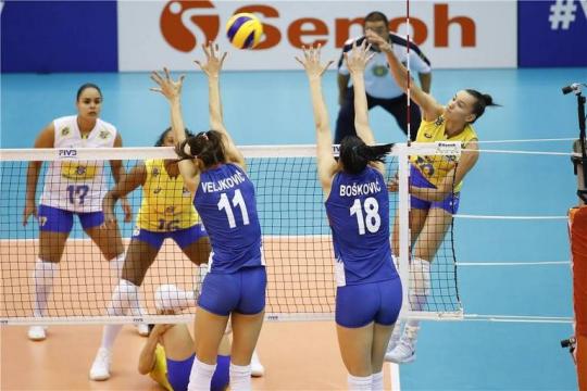 Brasil perde para a Sérvia em primeiro teste real no Mundial feminino de vôlei