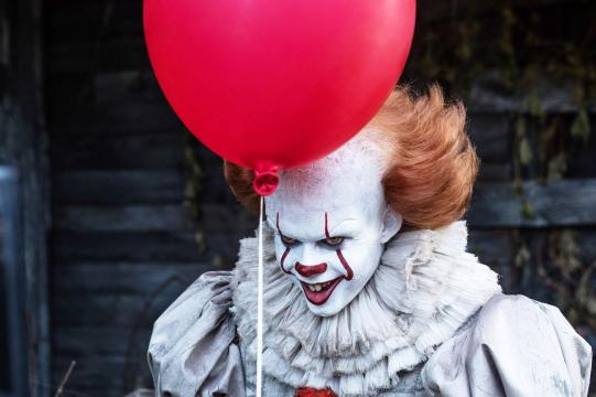 Want to Scar Trick-or-Treaters For Life? Here's How to Dress Up as Pennywise the Clown